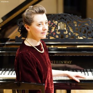 0819irina mejoueva-top