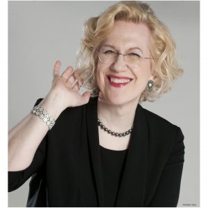 25.03.23sara davis-buechner-top